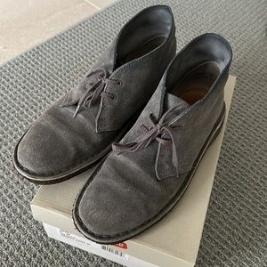 Clarks Originals Dessert Boots Womens in gray preloved
